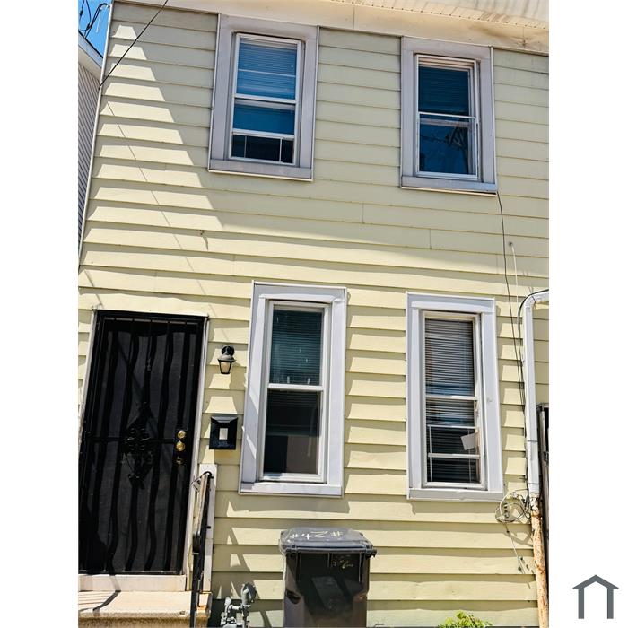 4 Lower Oak St