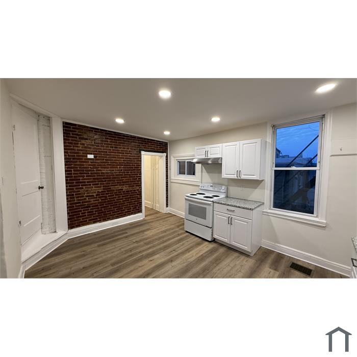 1326 Banning St