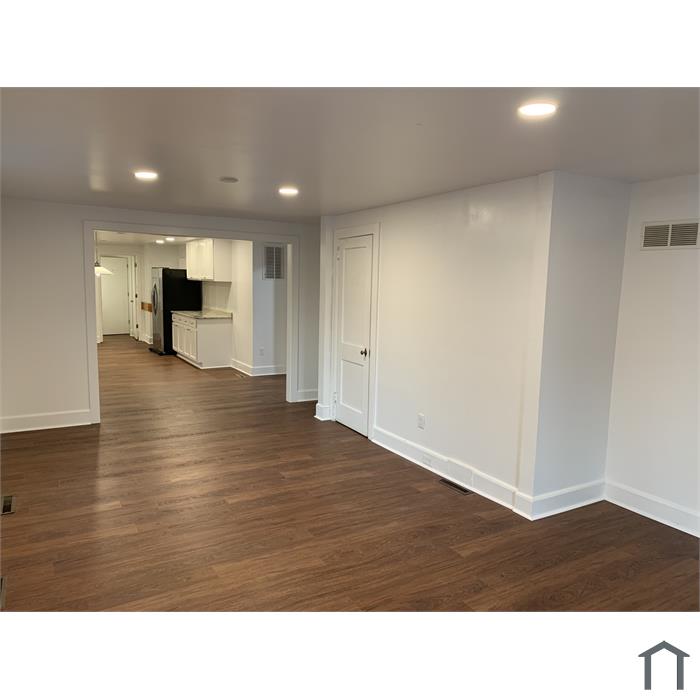 10 S Market St