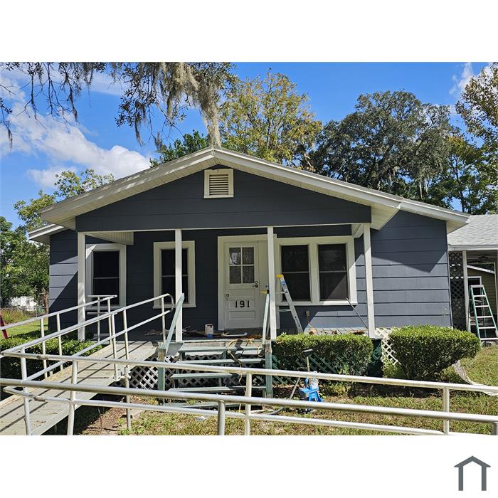 191 SE Craig Ave