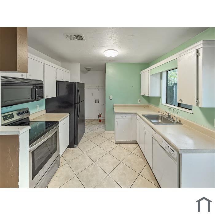 VILLAGE GREEN TOWNHOUSES