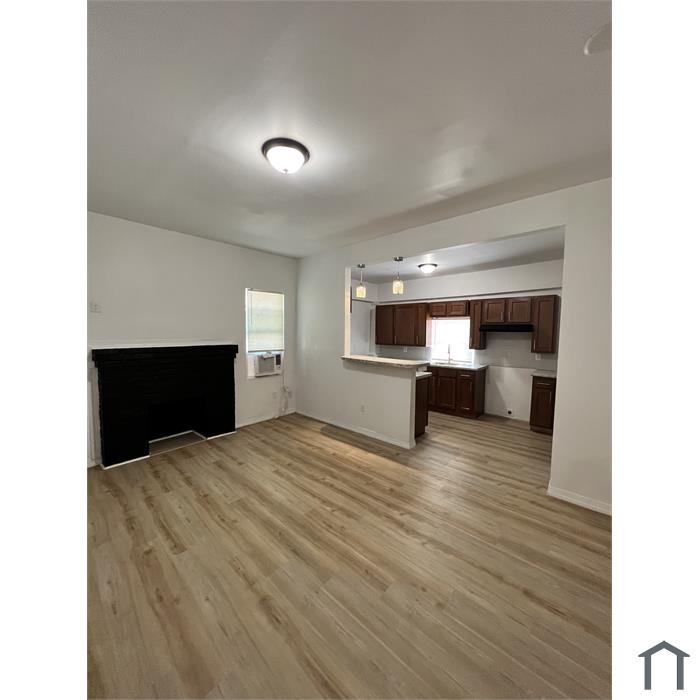 101 W 21st St