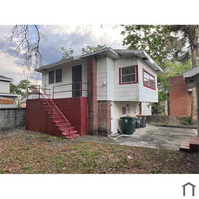 425 W 24th St