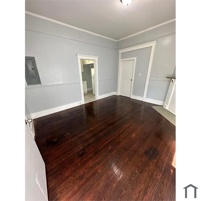 140 E 5th St