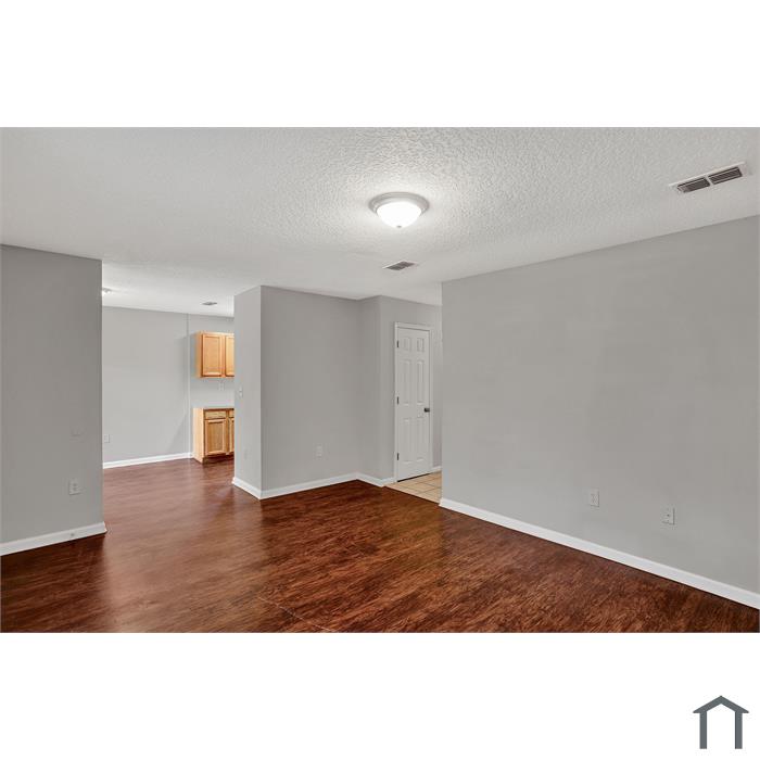 1518 W 27th St