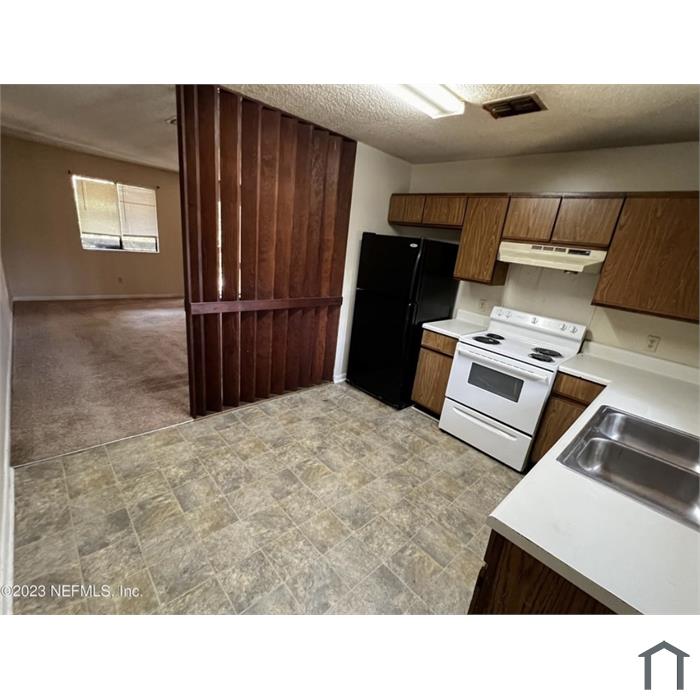 2 Bedroom Apartment 5243 Westchase Ct in Jacksonville, FL
