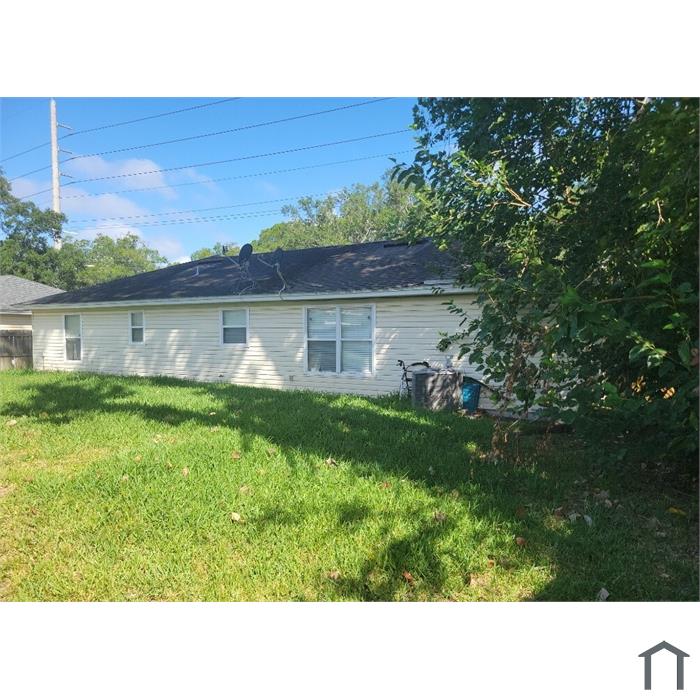 1390 Old Middleburg Rd N