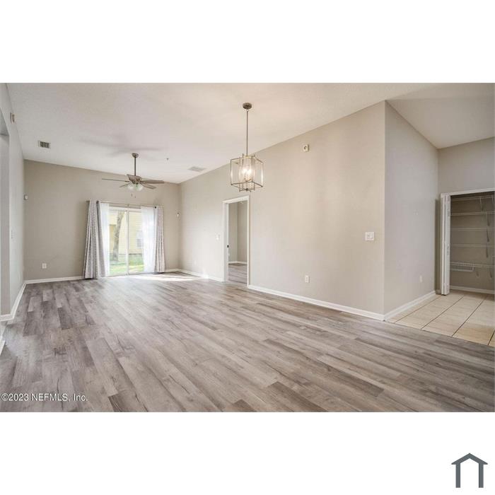 7064 Deer Lodge Cir