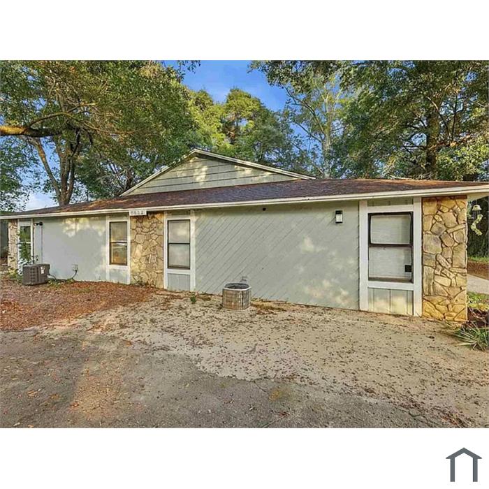 6832 Tiki Ln