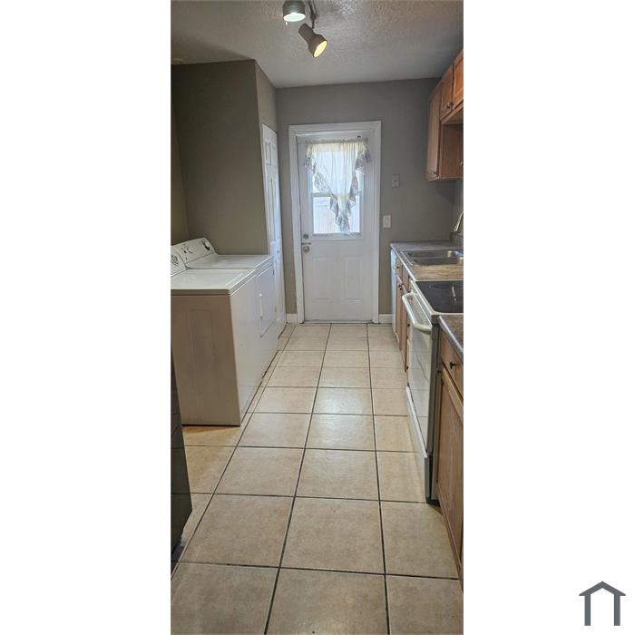 220 Cherokee Ct