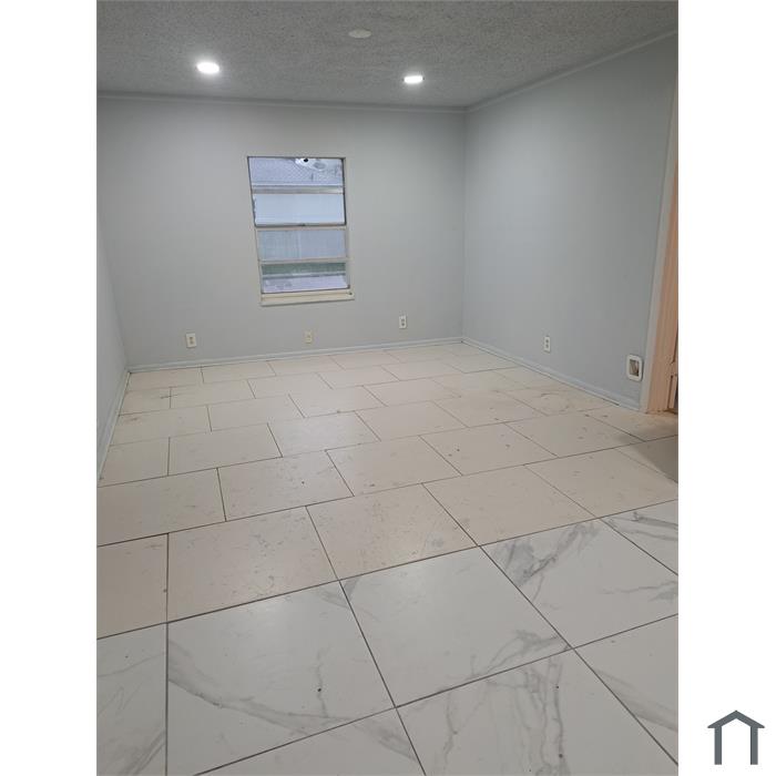 4 N Christiana Ave