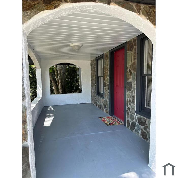 221 N Julia Ave