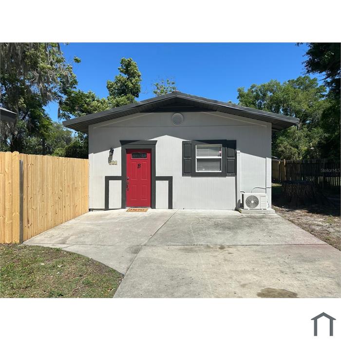 221 N Julia Ave