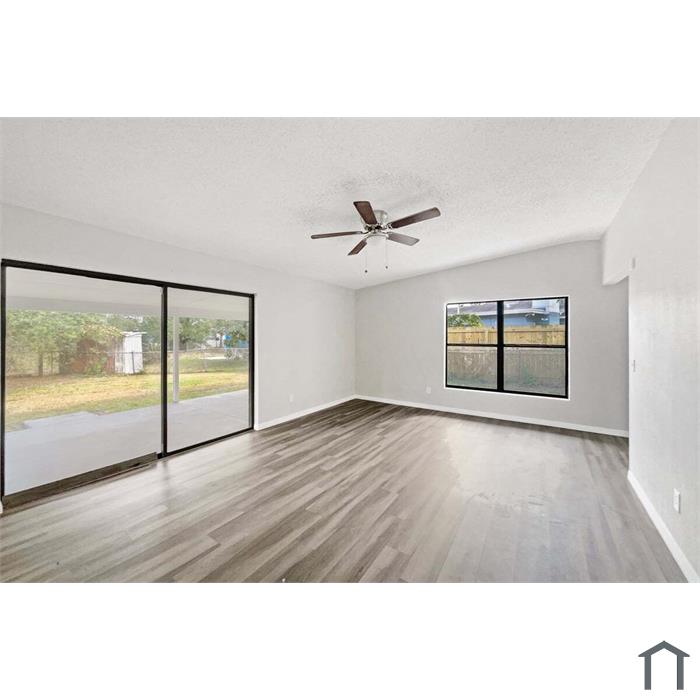6117 Oakcrest Cir