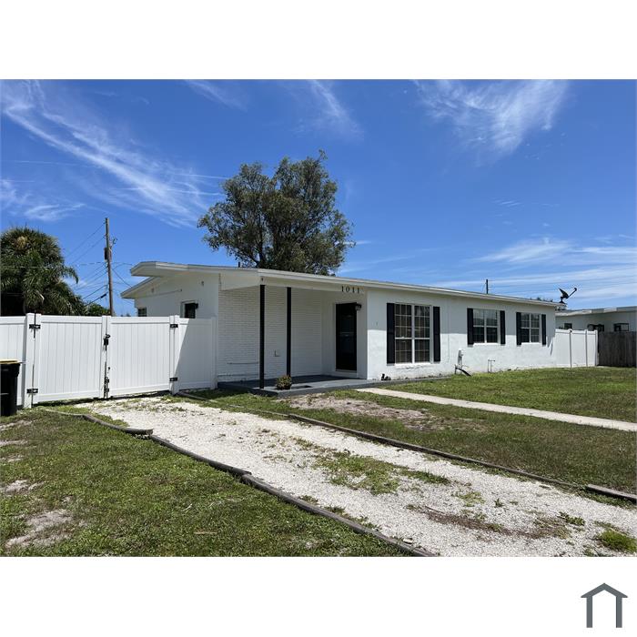 1011 Bianca Dr NE