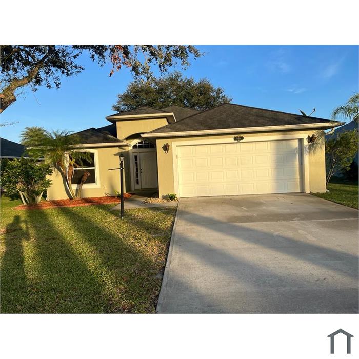 984 Tavernier Cir NE