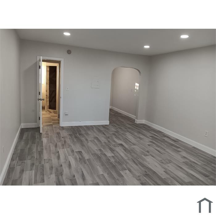 309 NE 2nd St