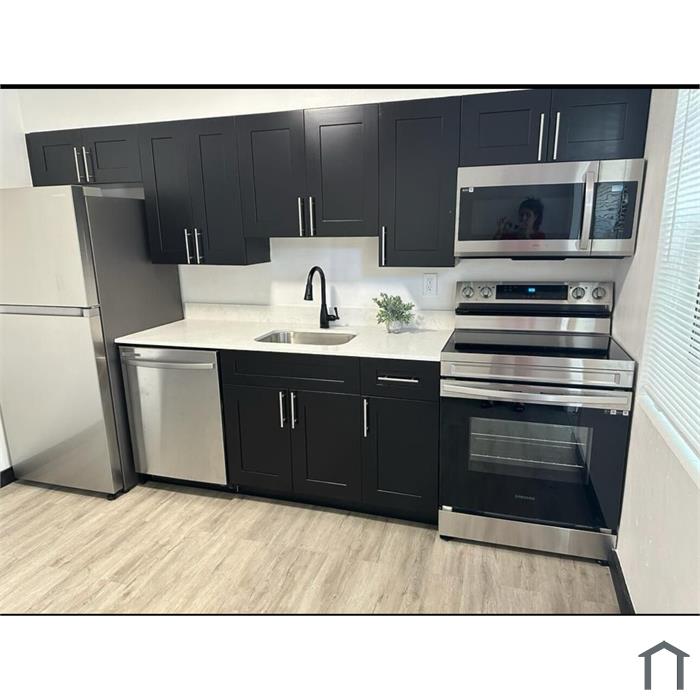 725 NW 1st Ct