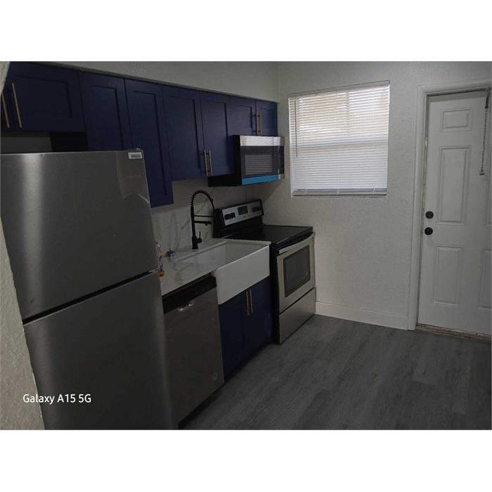 207 NW 7th St