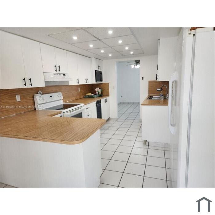 857 W 79th Pl