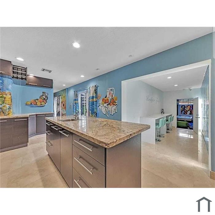 851 N 11th Ave