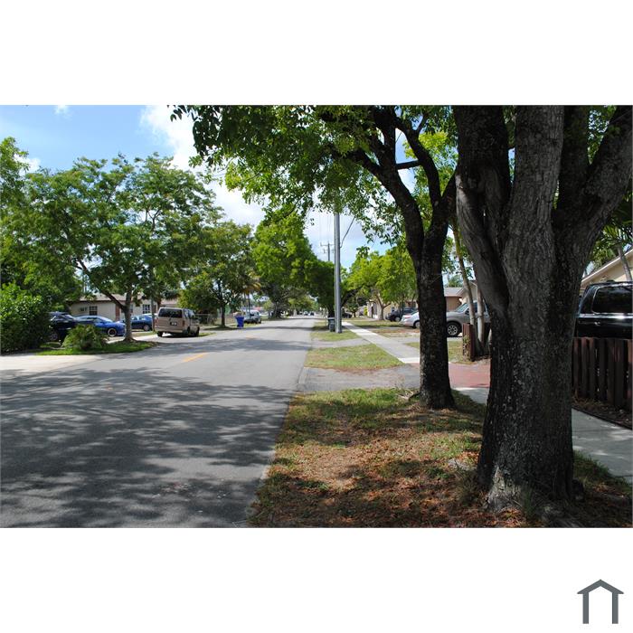 1110 N 58th Ave
