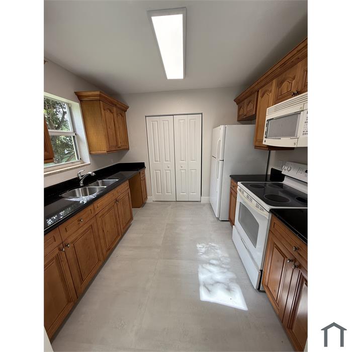 7620 NW 38th Ct