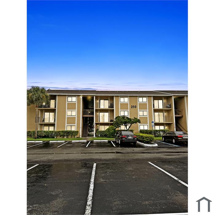 250 Palm Cir W