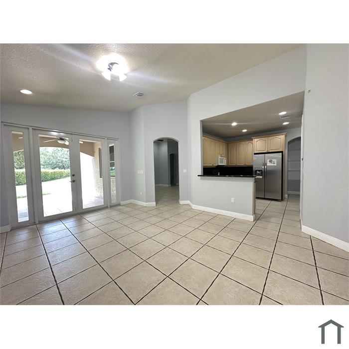 2841 Poinciana Cir