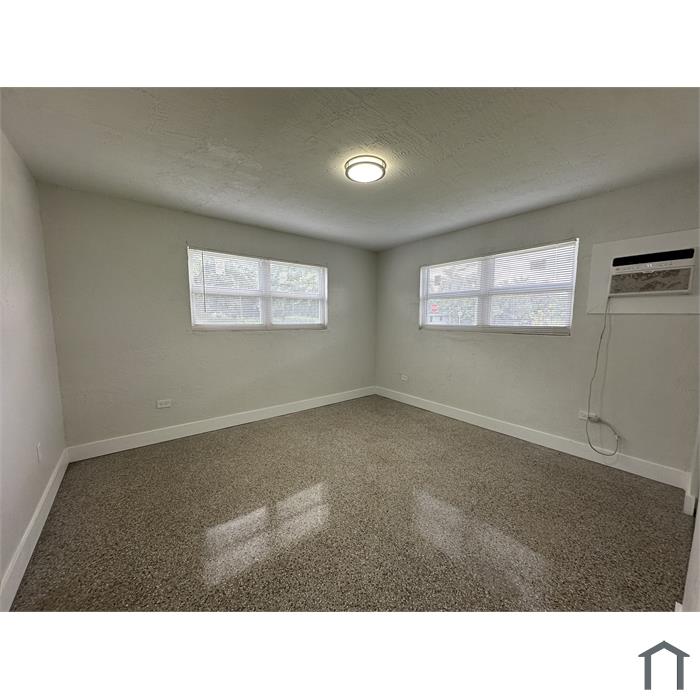 377 NW 4th St
