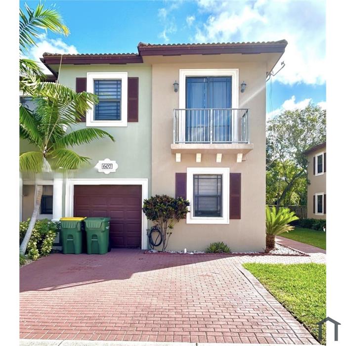 607 NE 35th Ave