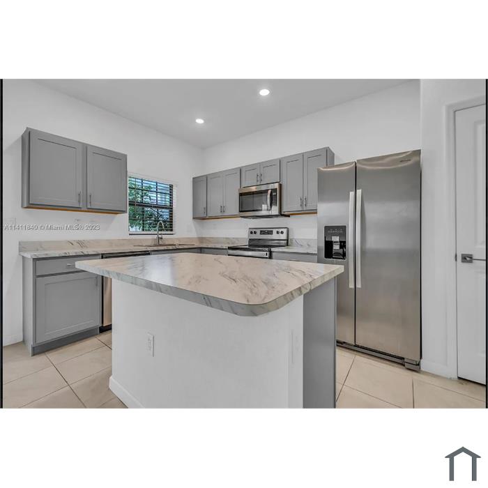 1170 SW 7th Ct