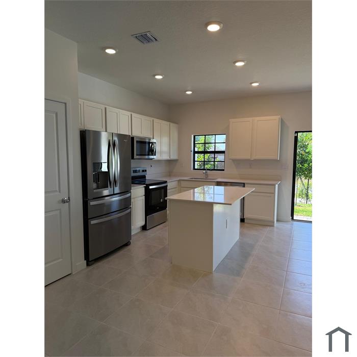 874 SW 11th Ter