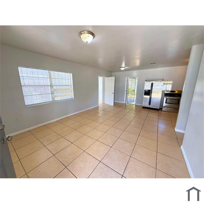 1045 Curtiss Dr