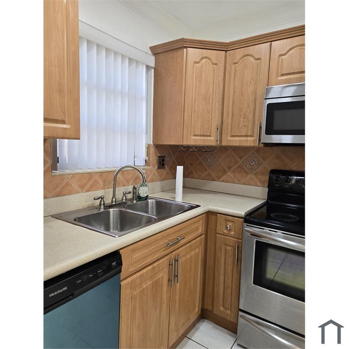 5239 NW 198th Ter