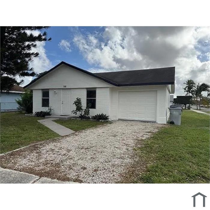 788 NW 15th Pl