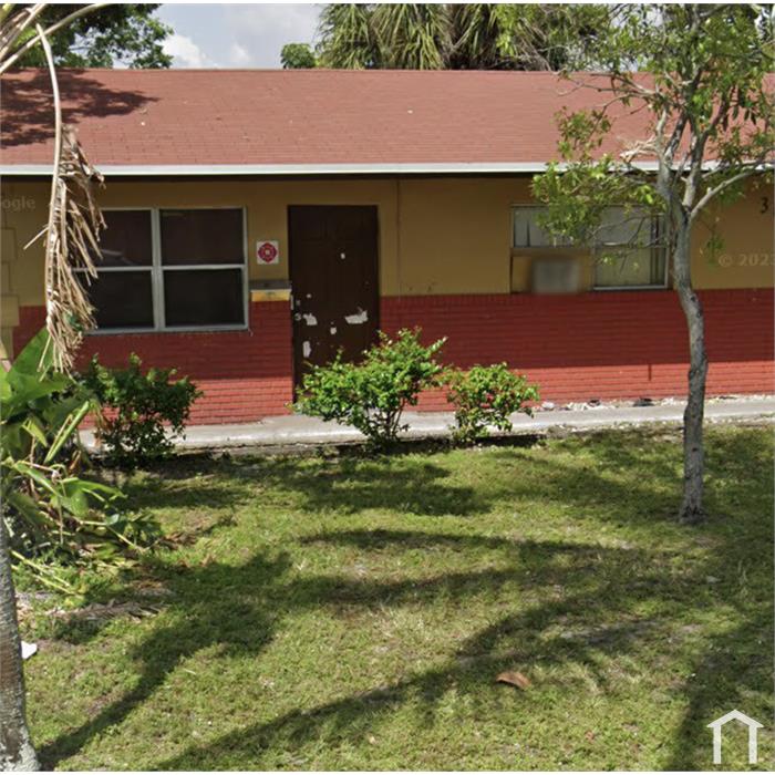 301 SW 1st Ct