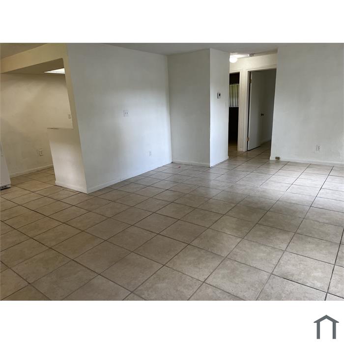 1121 NW 3rd Ave