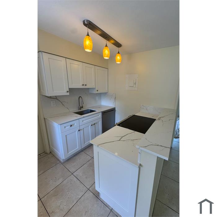 2585 NE 11th Ct