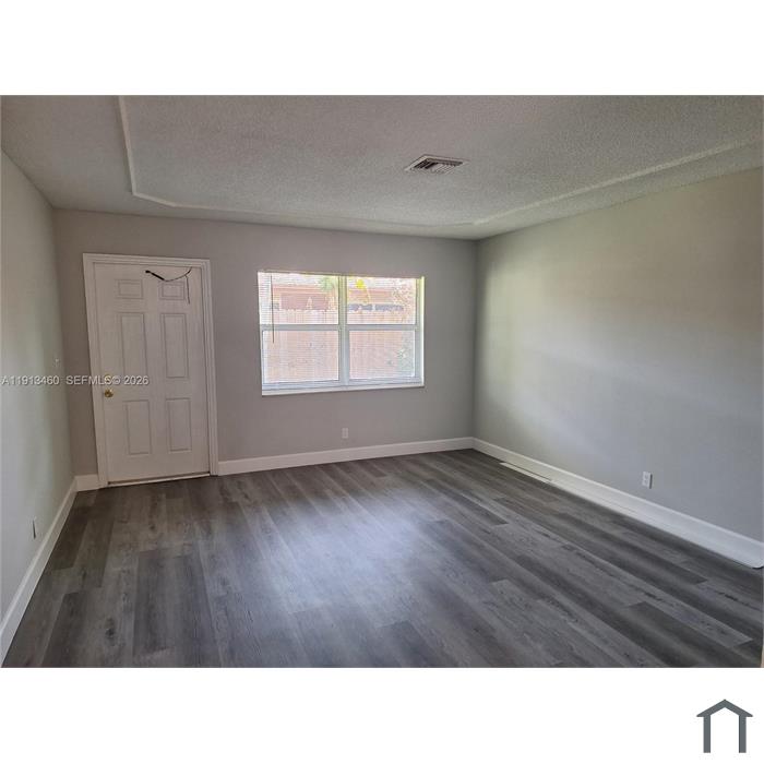 324 NE 44th St