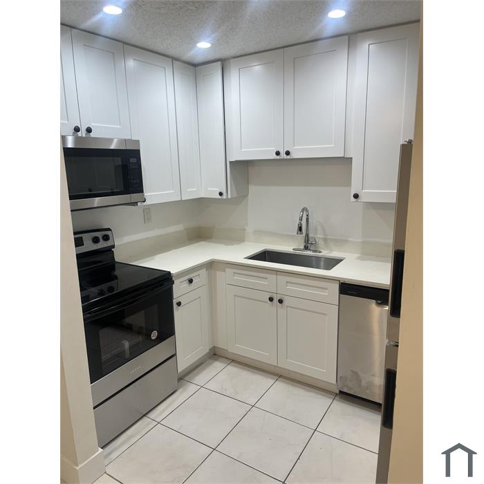 11392 Royal Palm Blvd