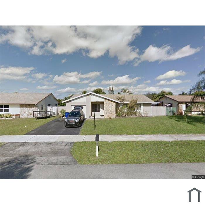 4945 SW 10th St