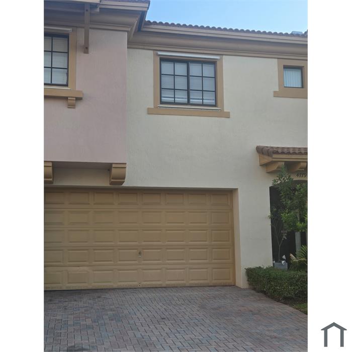 4781 Grand Cypress Cir N