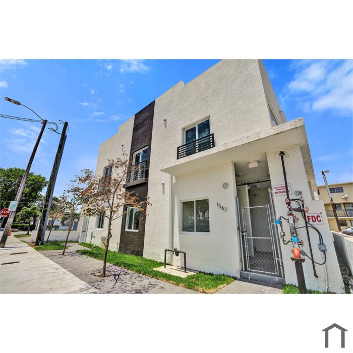 1567 NW 1st