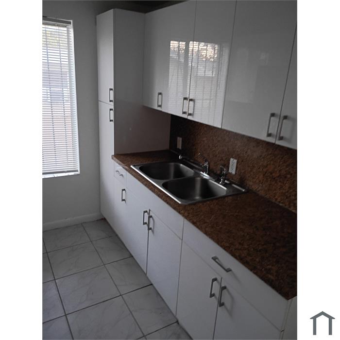 1842 NW 19th Ter
