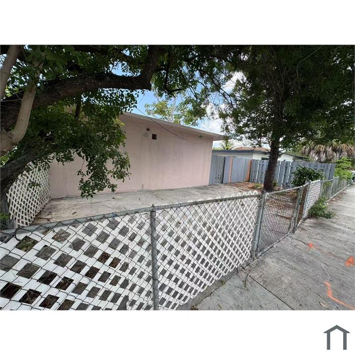3474 NW 11th St