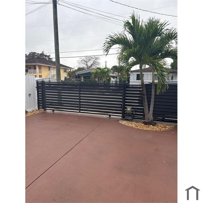 1027 NW 28th Ave