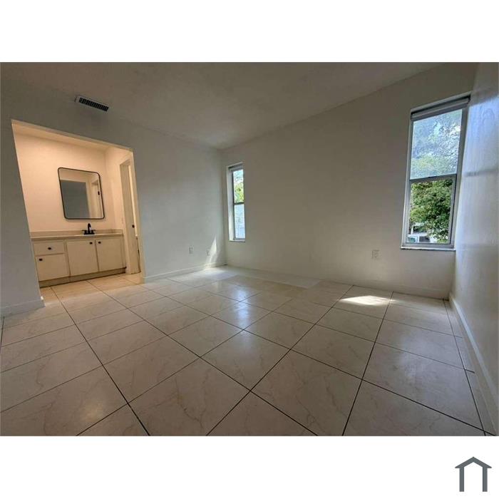 1525 NW 19th Ter