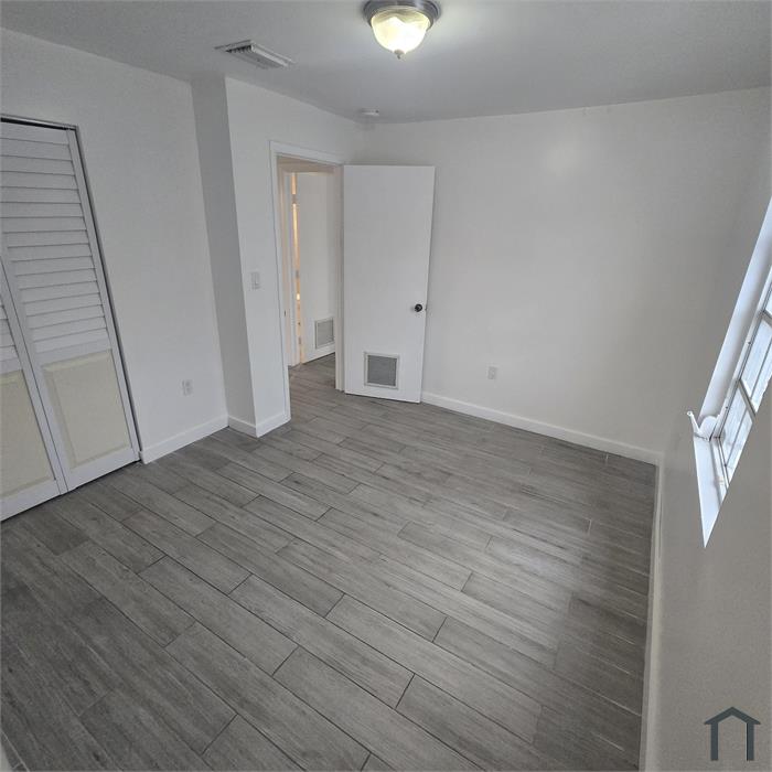 1037 NW 5th St
