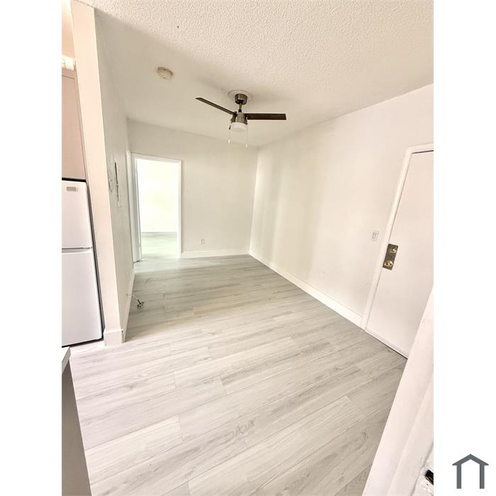 1043 NW 2nd St